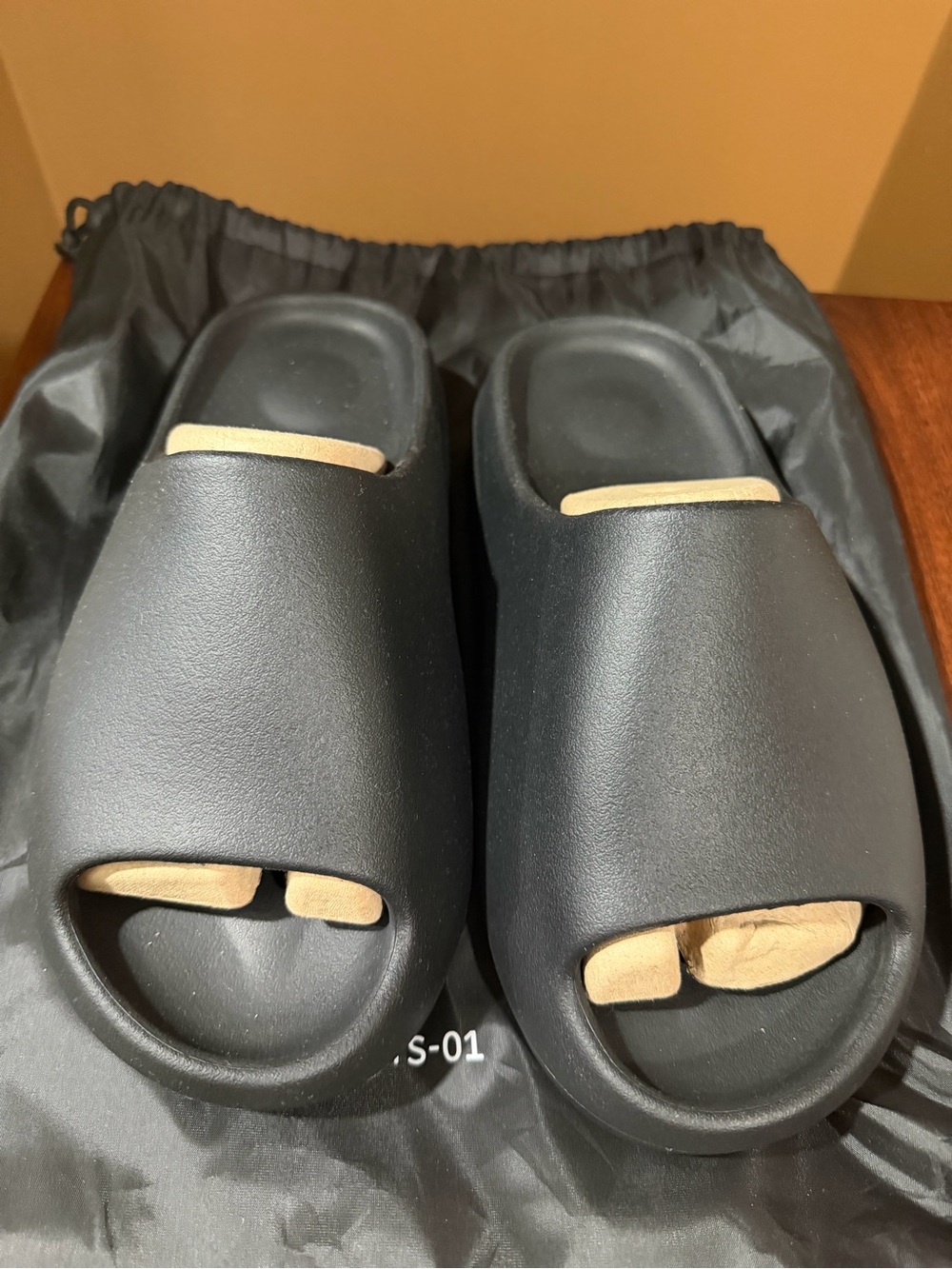 Yeezy Men's Black Slide Sandals 9 NWT